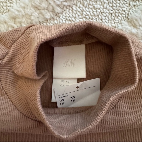 H&M Tan Ribbed Long Sleeve Turtle Neck Bodysuit XS NWT - Picture 4 of 7